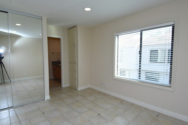 Second bedroom also has its own bathroom - 3610 W Estates Ln
