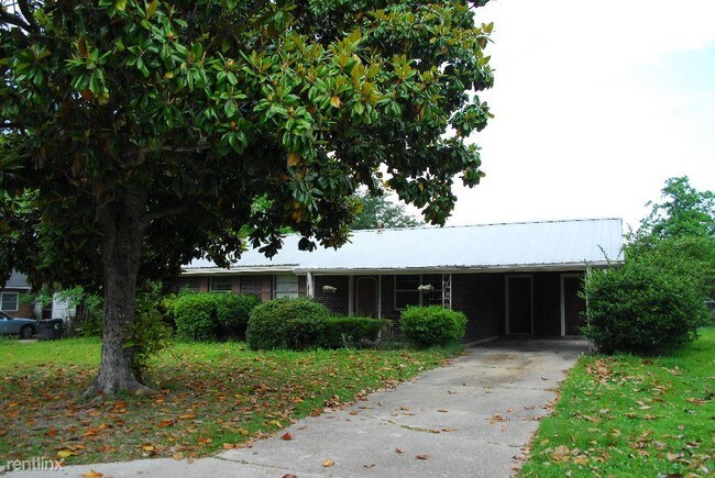 Primary Photo - 3 br, 1 bath House - 722 Carter Dr