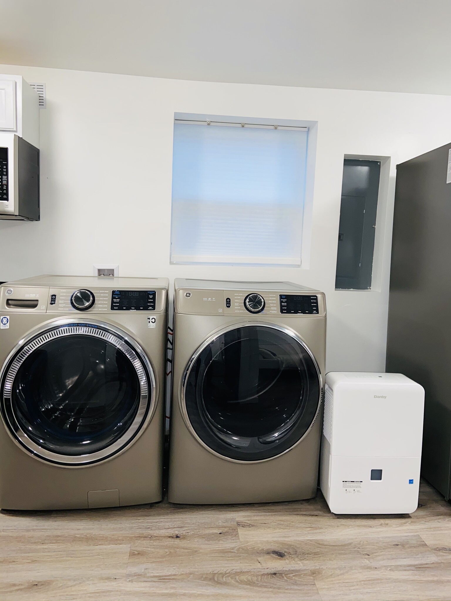 Building Photo - 2440 Wickstrom Pl SW