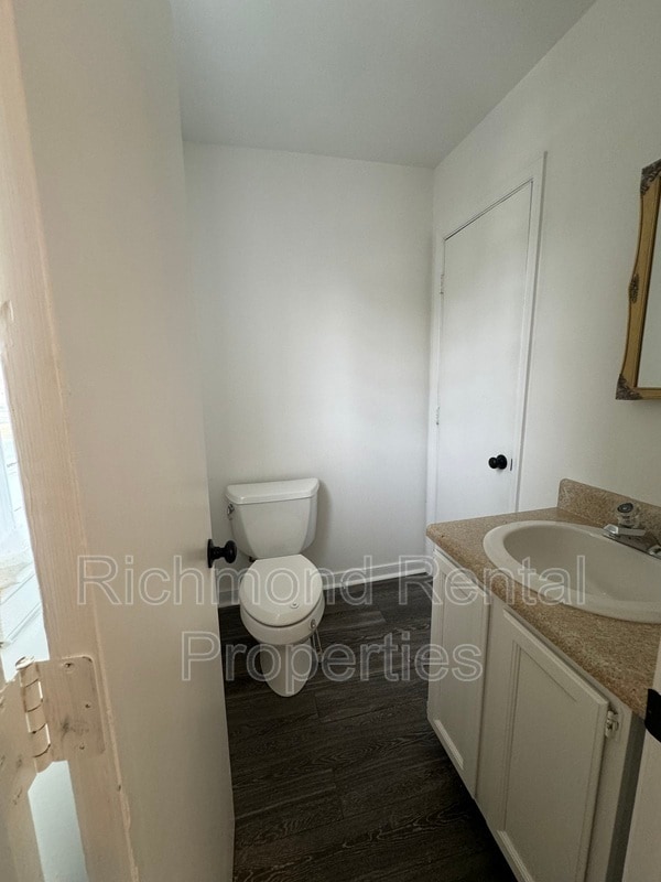 Building Photo - 2241 Kingsbrook Dr