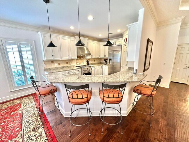 Building Photo - 206 E Pinehurst Dr