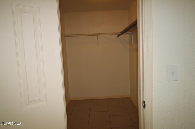 Building Photo - 456 Passmore Rd