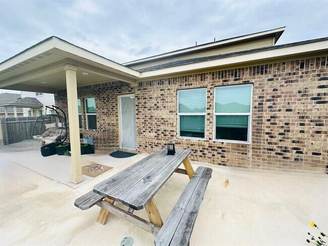 Building Photo - 14025 Heartland Dr