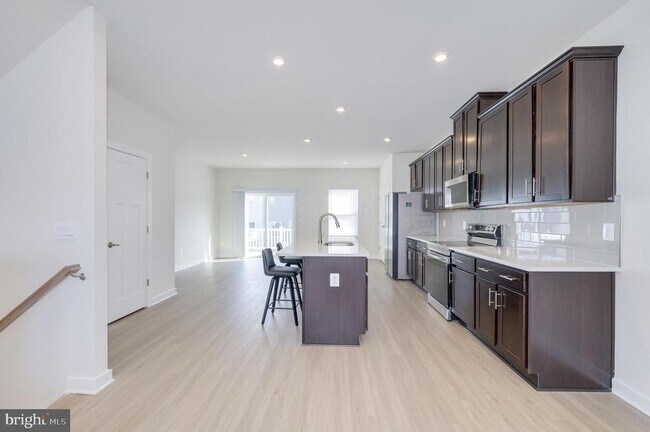 Building Photo - 14 Trotting Rd