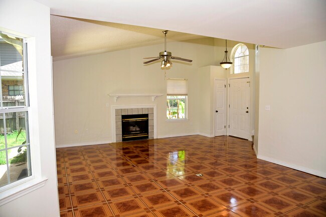 Building Photo - 311 Parkwood Pl