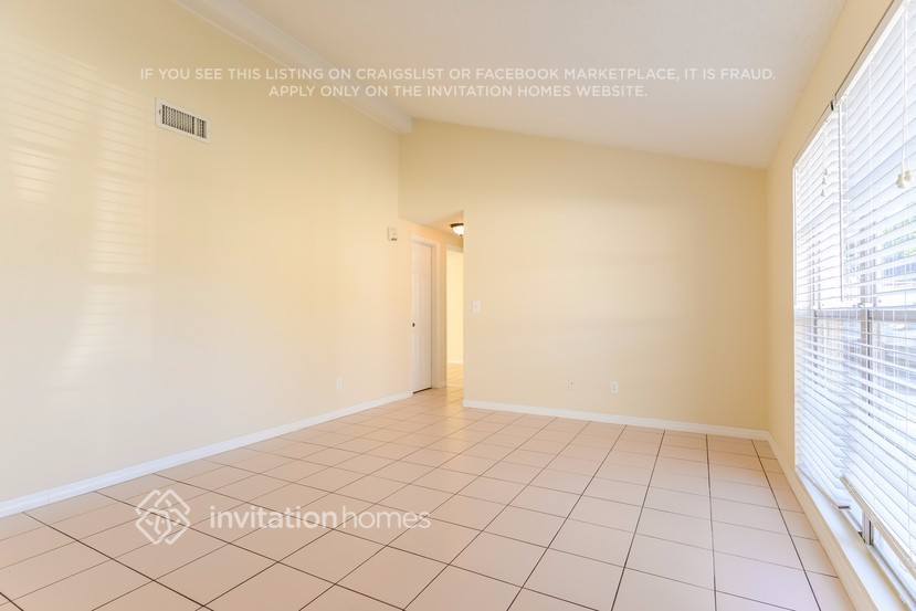 Building Photo - 6401 Bali Ct