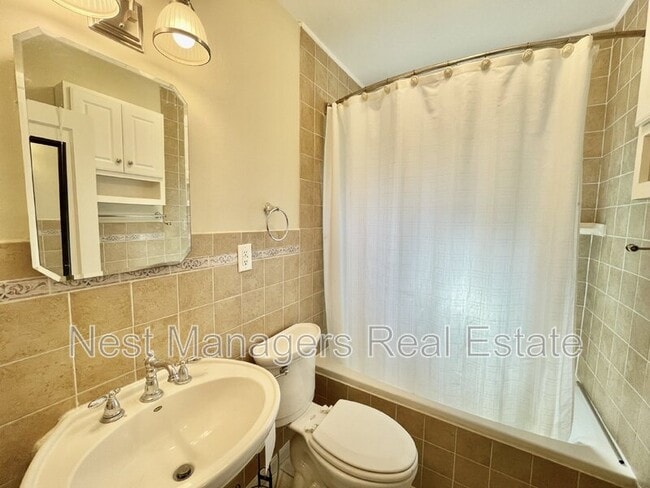 Building Photo - 122 Camellia Dr