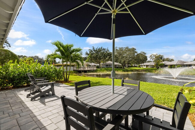 Building Photo - 206 Club Dr