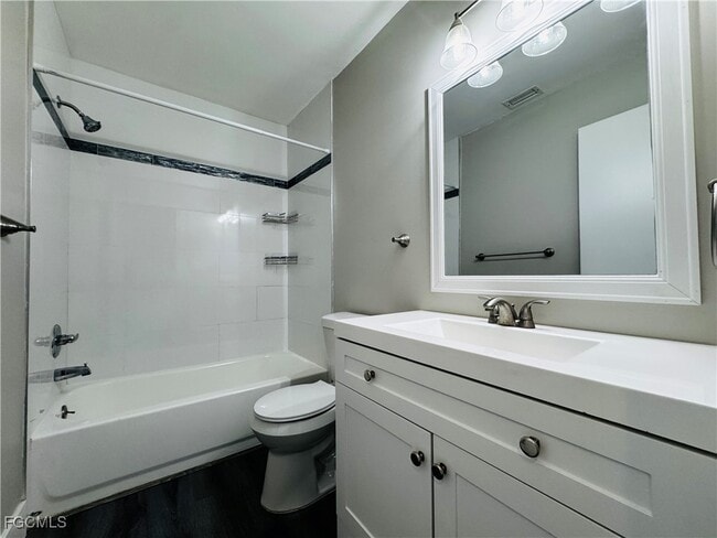 Building Photo - 4107 SE 18th Pl