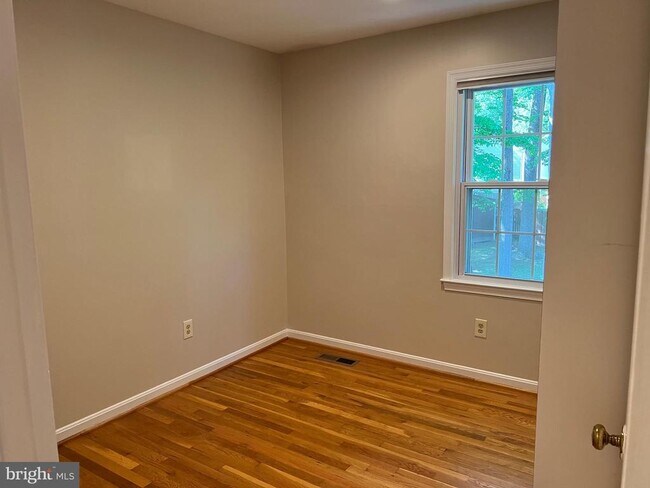 Building Photo - 9502 Tregaron Pl