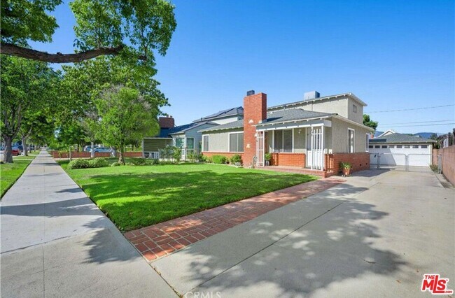 Primary Photo - 848 N Valley St