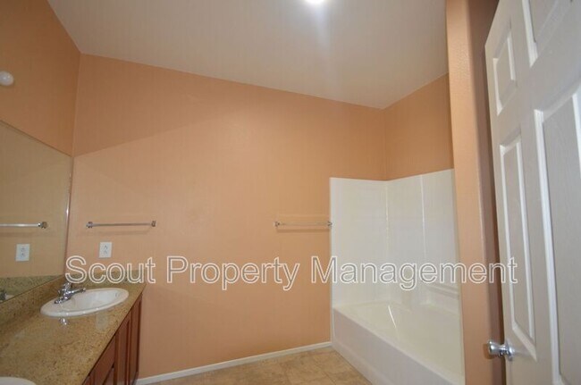 Building Photo - 13828 Luis Dr