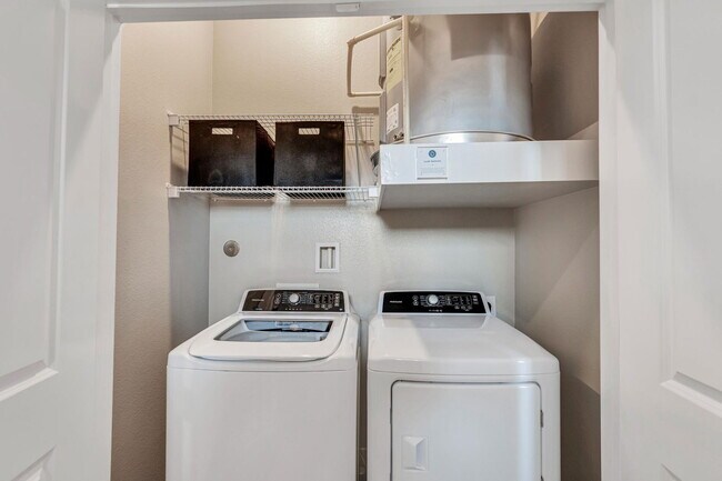 Building Photo - 5553 Lockhart Ln