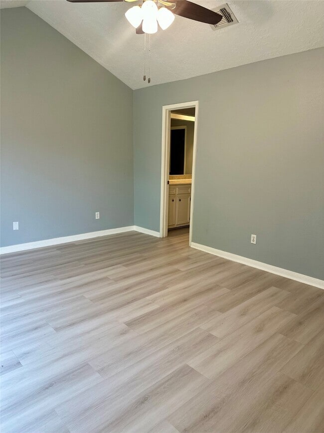 Building Photo - 15427 Swan Creek Dr