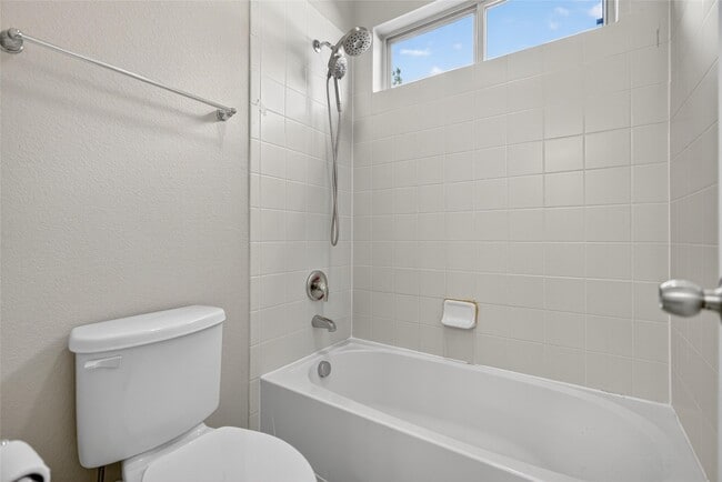 Building Photo - 2450 Garden Shadow Dr