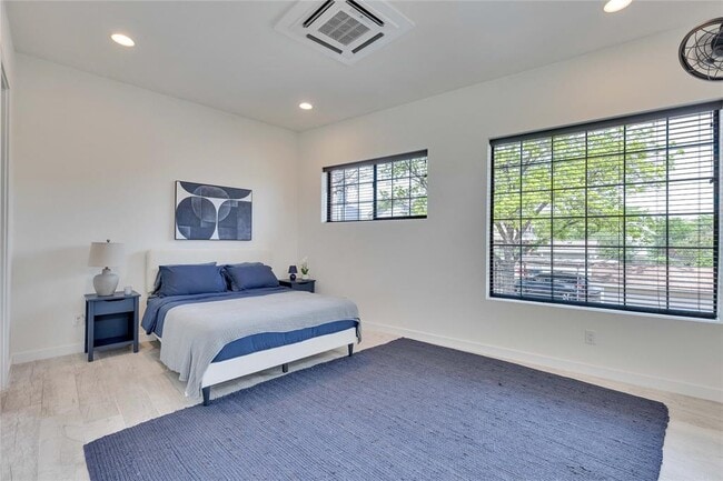 Building Photo - 808 Lydia St