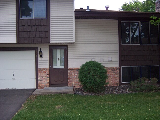 Primary Photo - 3727 Brookdale Cir N