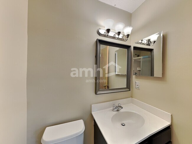 Building Photo - 2130 Winding Hollow Dr