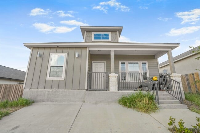 Building Photo - 1616 Tesis Drive