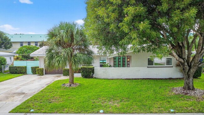 Primary Photo - 113 Park Ln E