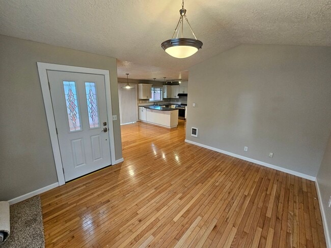 Building Photo - 475 Madrona Ave S
