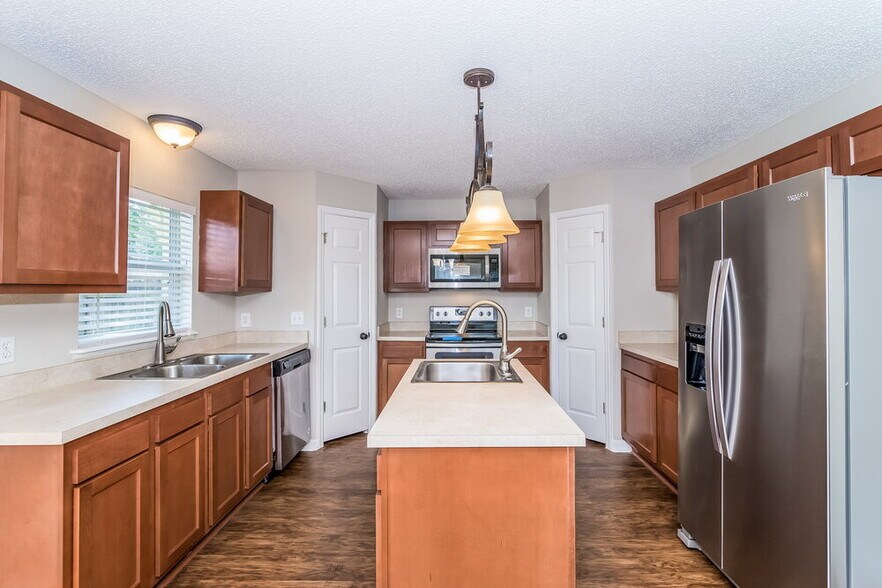 Building Photo - 3017 Sunset Ridge Dr
