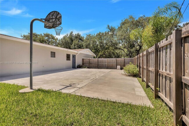 Building Photo - 8261 SW 165th Terrace