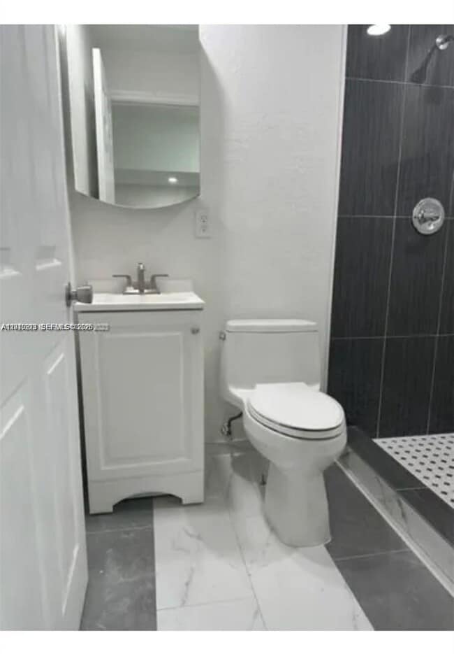 Building Photo - 9860 SW 161st Ave