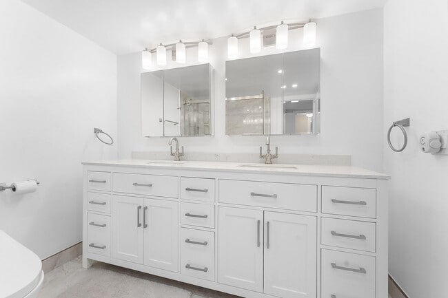 Building Photo - 1200 S Ocean Blvd