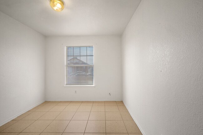 Building Photo - BEAUTIFUL EASTSIDE EL PASO HOME