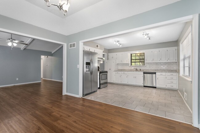 Building Photo - 3513 NE Stanton St