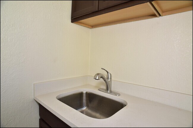 Building Photo - 2111 Portland Ave