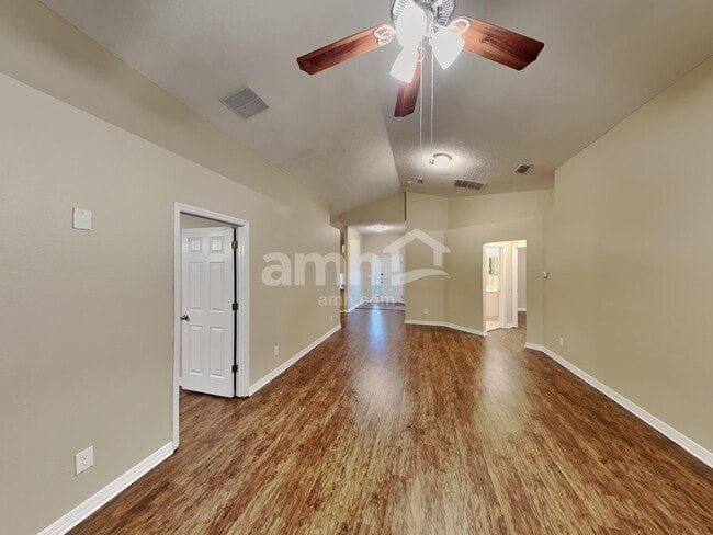 Building Photo - 1072 Bluegrass Dr