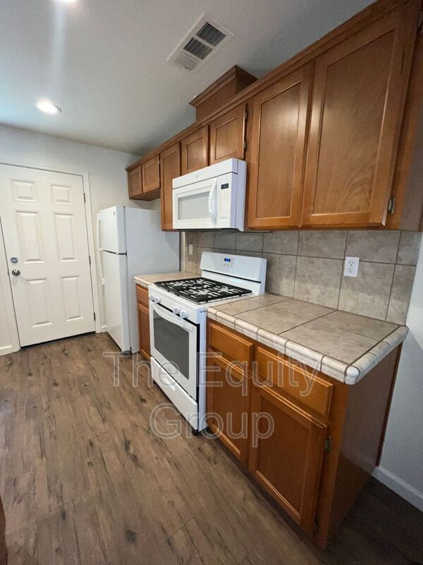 Building Photo - 2232 W Lark Ave