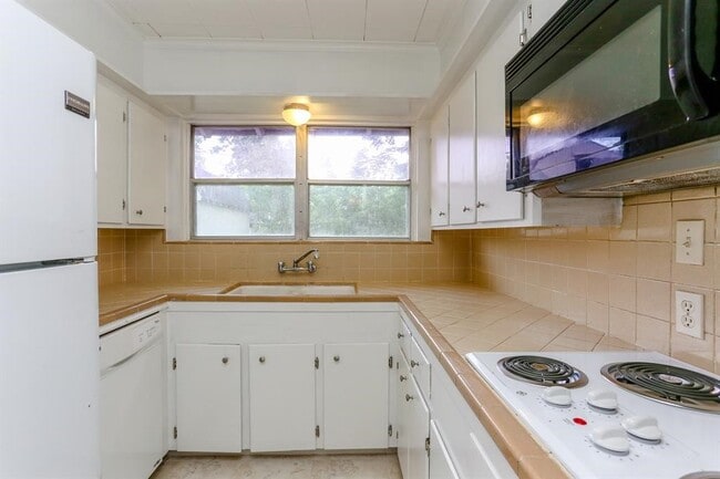 Building Photo - 6630 Neff St