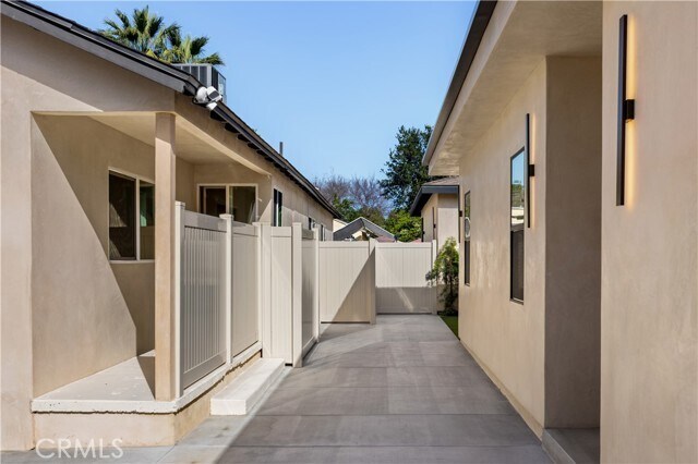 Building Photo - 6948 Amestoy Ave