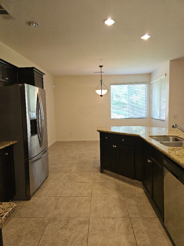 Building Photo - 2908 S Oakhurst Ct