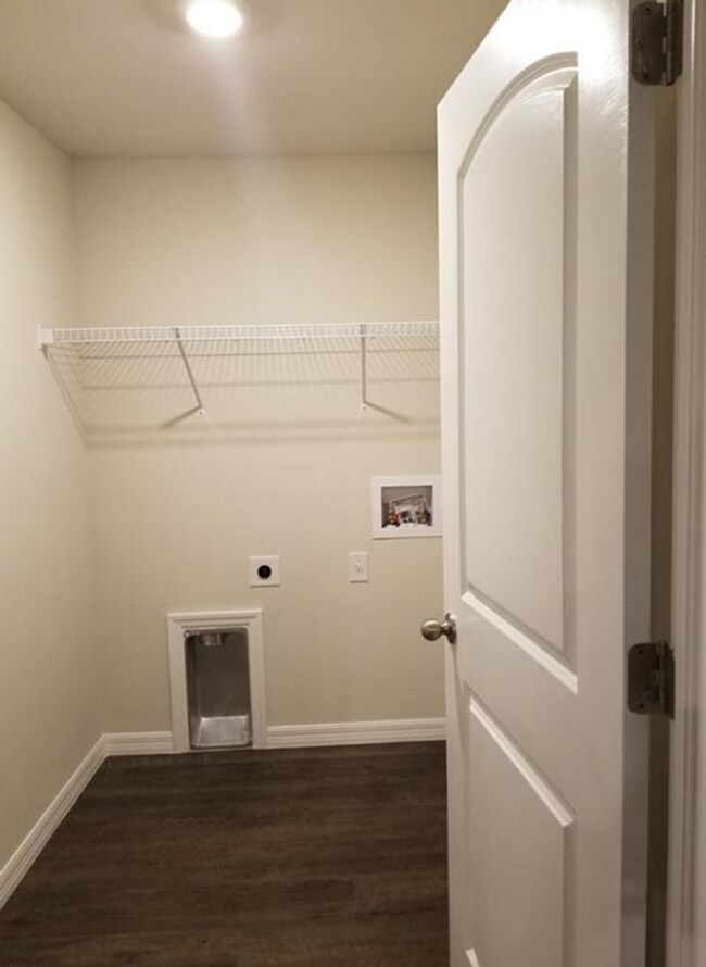 Building Photo - AVAILABLE NOW! NW CAPE CORAL - 3 Bedrooms - 2 Bathrooms - 2 Car Garage