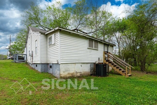 Building Photo - 3230 Arlington Ave