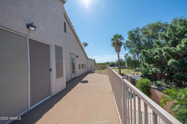 Building Photo - 2524 N Sunrise