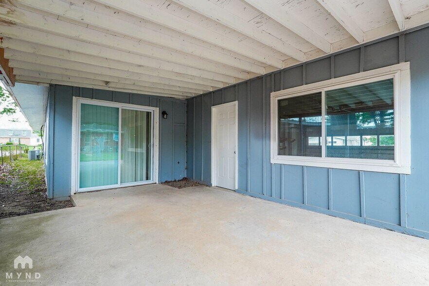 Building Photo - 10 Oakwood Dr