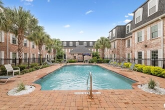 Building Photo - 355 N Post Oak Ln