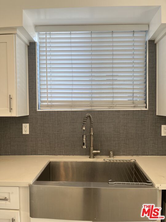 Building Photo - 644 N Manhattan Pl