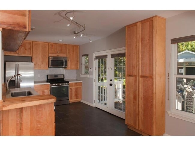 Building Photo - 5700 Avenue F