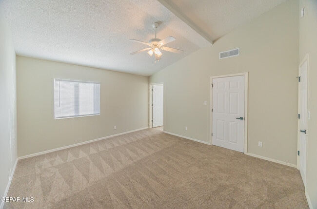 Building Photo - 11031 Oasis Dr