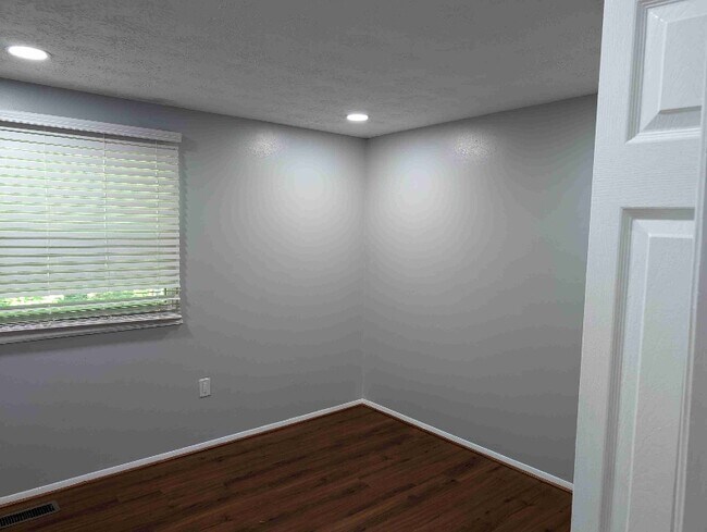 Building Photo - 4800 Megan Dr