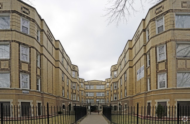 7800 S Essex Ave - 7800-06 S Essex 2451-55 E 78th Chicago, IL 60649