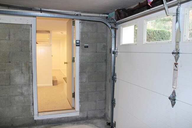 Building Photo - 61 Alton St