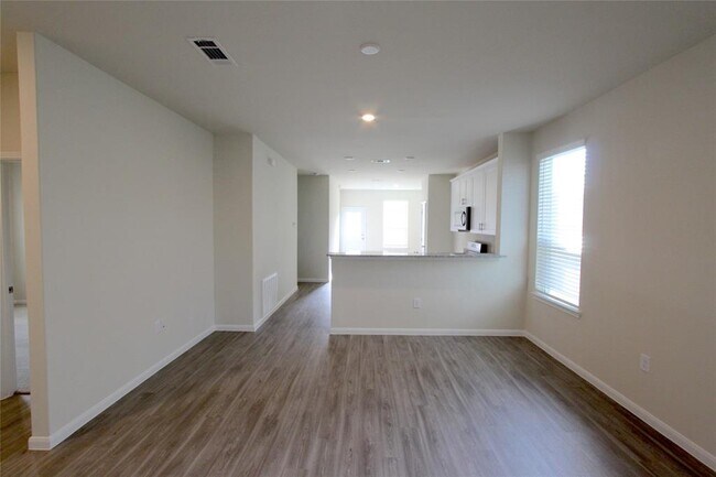 Building Photo - 6423 Lakeview Haven Dr