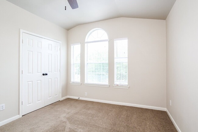 Building Photo - 14819 Olde Manor Ln